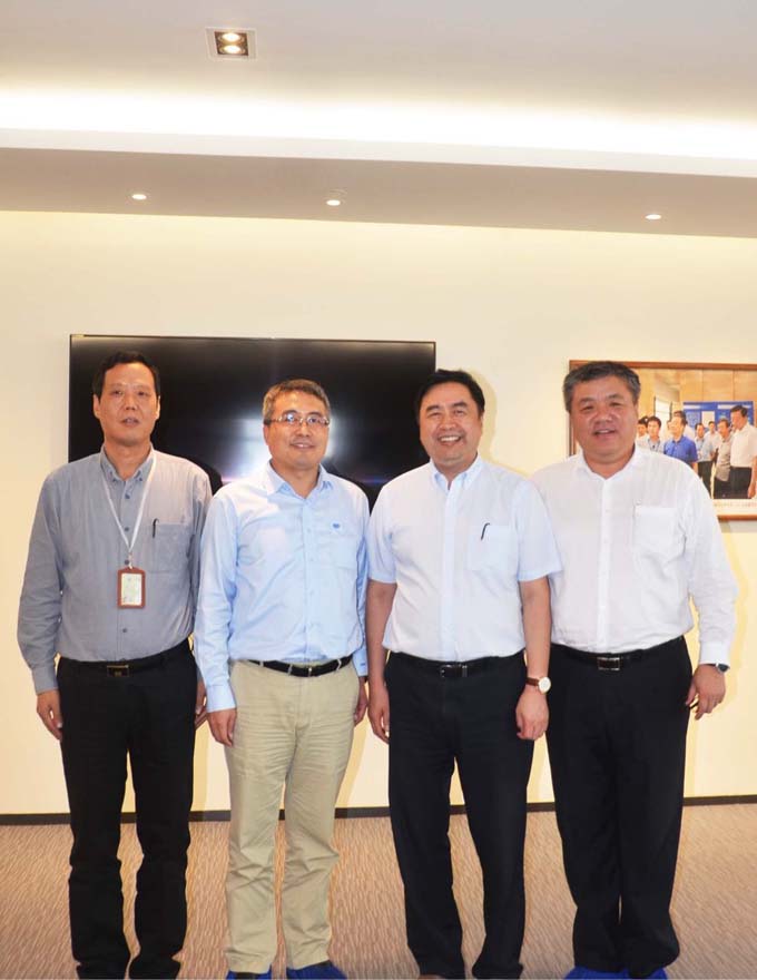 1474608842666746.jpg 趙振元同志、何平書(shū)記與上海寶冶集團(tuán)董事長(zhǎng)王石磊、總經(jīng)理陳剛親切合影.jpg