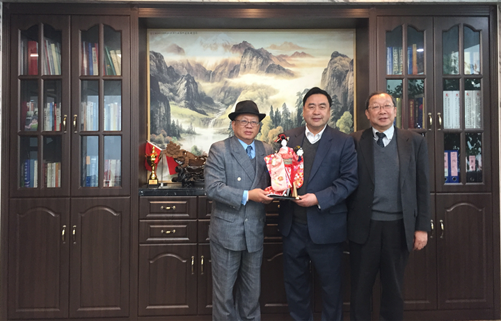 1496415270128941.png 趙振元與陳宗欣教授、蛯子晴夫總經理親切合影.png