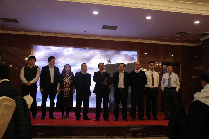 1496471756971114.jpg 8-余才志帶領(lǐng)天津區(qū)各干部帶來詩朗誦《太陽每天都是新的》.jpg