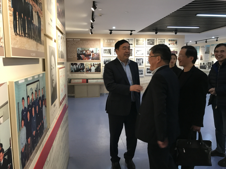 1496479454392067.jpg 4-趙振元同志親自向到訪客人介紹十一科技院史館2.jpg