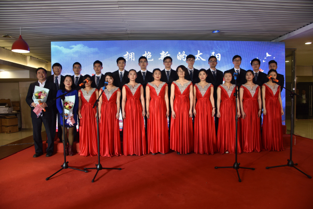 1496501052424253.jpg 17-華東分院合唱團《我們走在大路上》領唱:趙振元、張小平.jpg