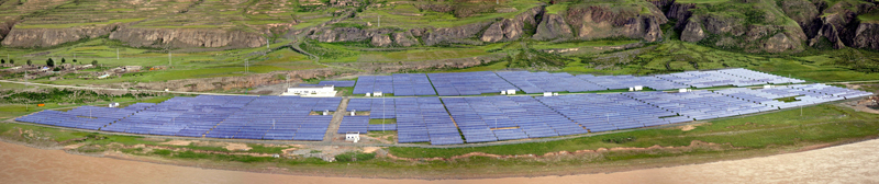 1500366473737100.jpg 1---青海玉能電力開發(fā)有限公司玉樹州8MW水光互補(bǔ)微網(wǎng)發(fā)電項(xiàng)目效果圖.JPG